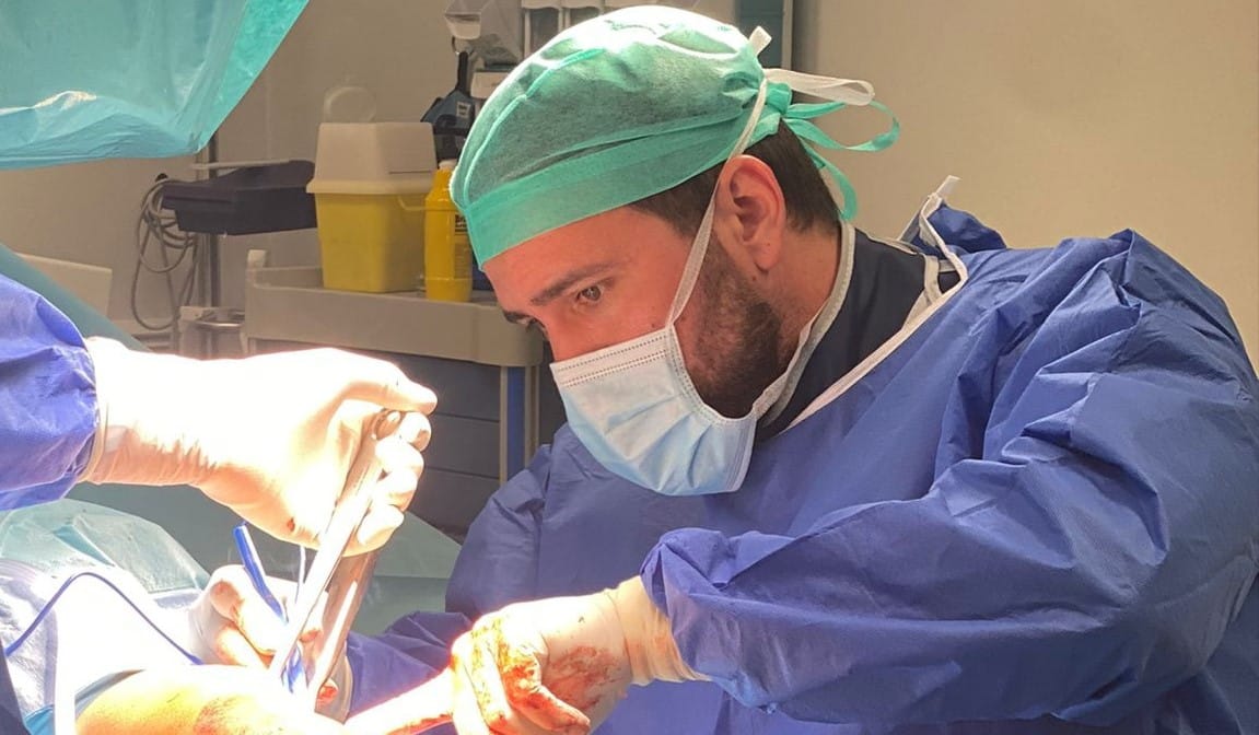 Dr Víctor Roda traumatólogo en Zaragoza especialista en rodilla y tobillo